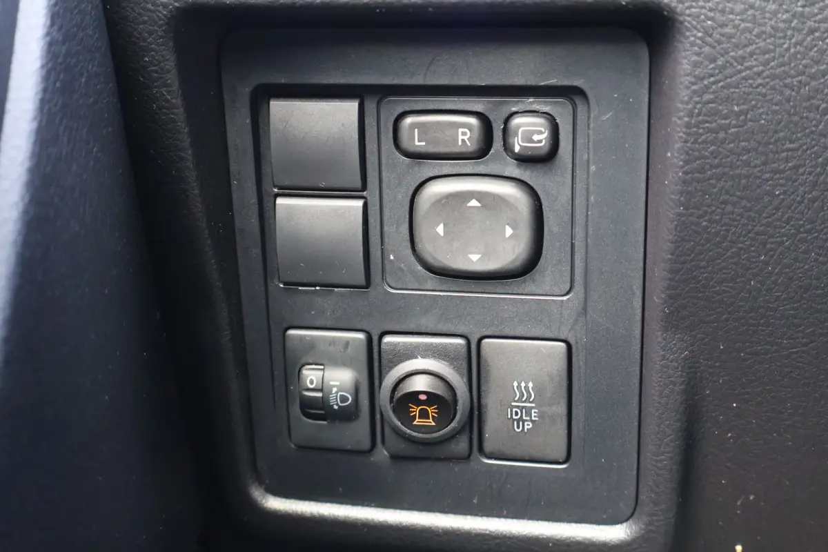2.8 D-4D-F Challenger Window Van