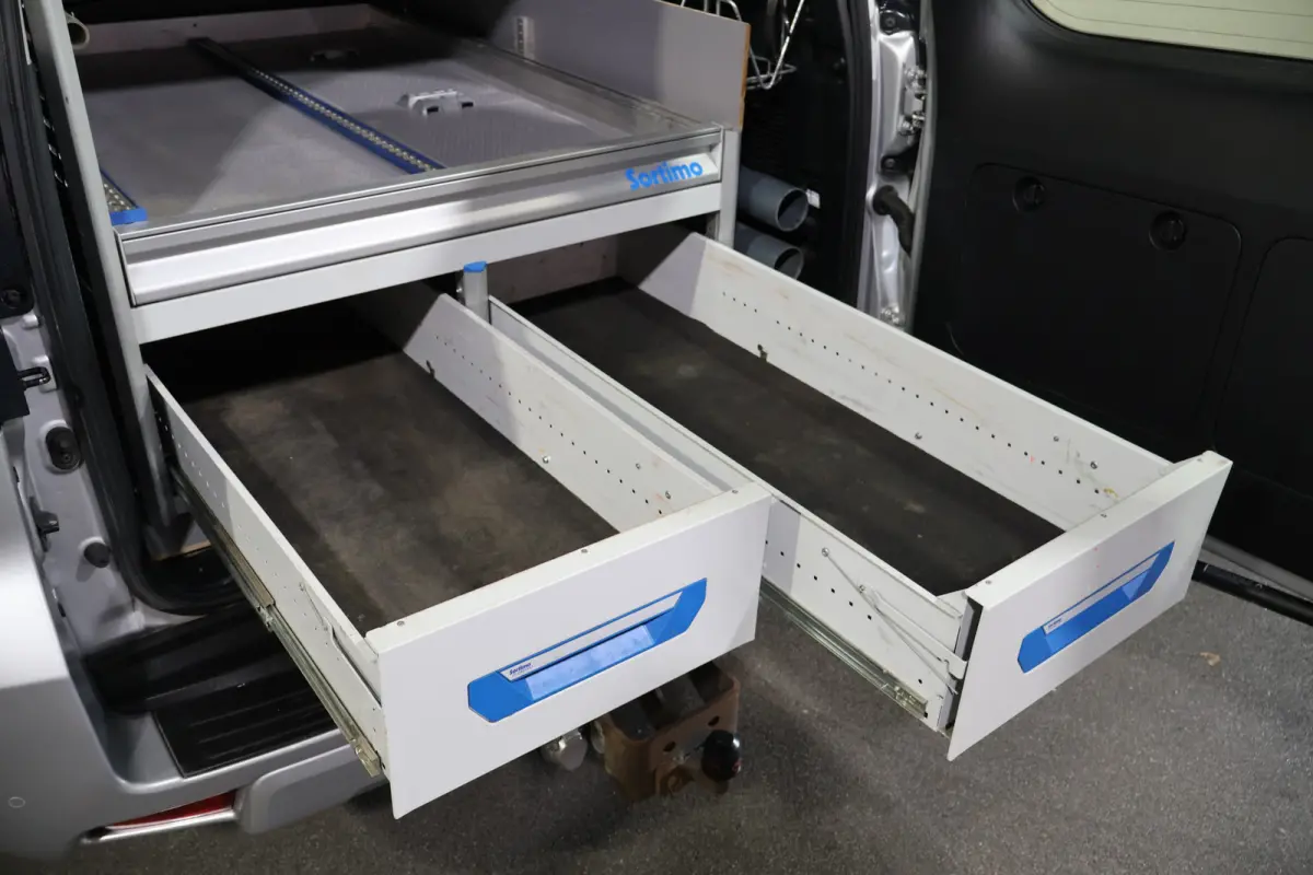 2.8 D-4D-F Challenger Window Van