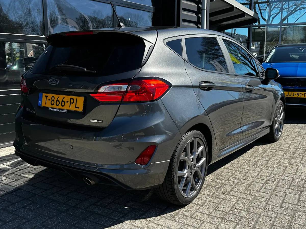 1.0 125 PK Hybrid ST-Line | STUUR, STOEL EN VOORRUITVERWARMING| KEYLESS ENTRY & START| ADAPTIEVE LED KOPLAMPEN| DAB| APPLE CARPLAY/ANDROID AUTO|