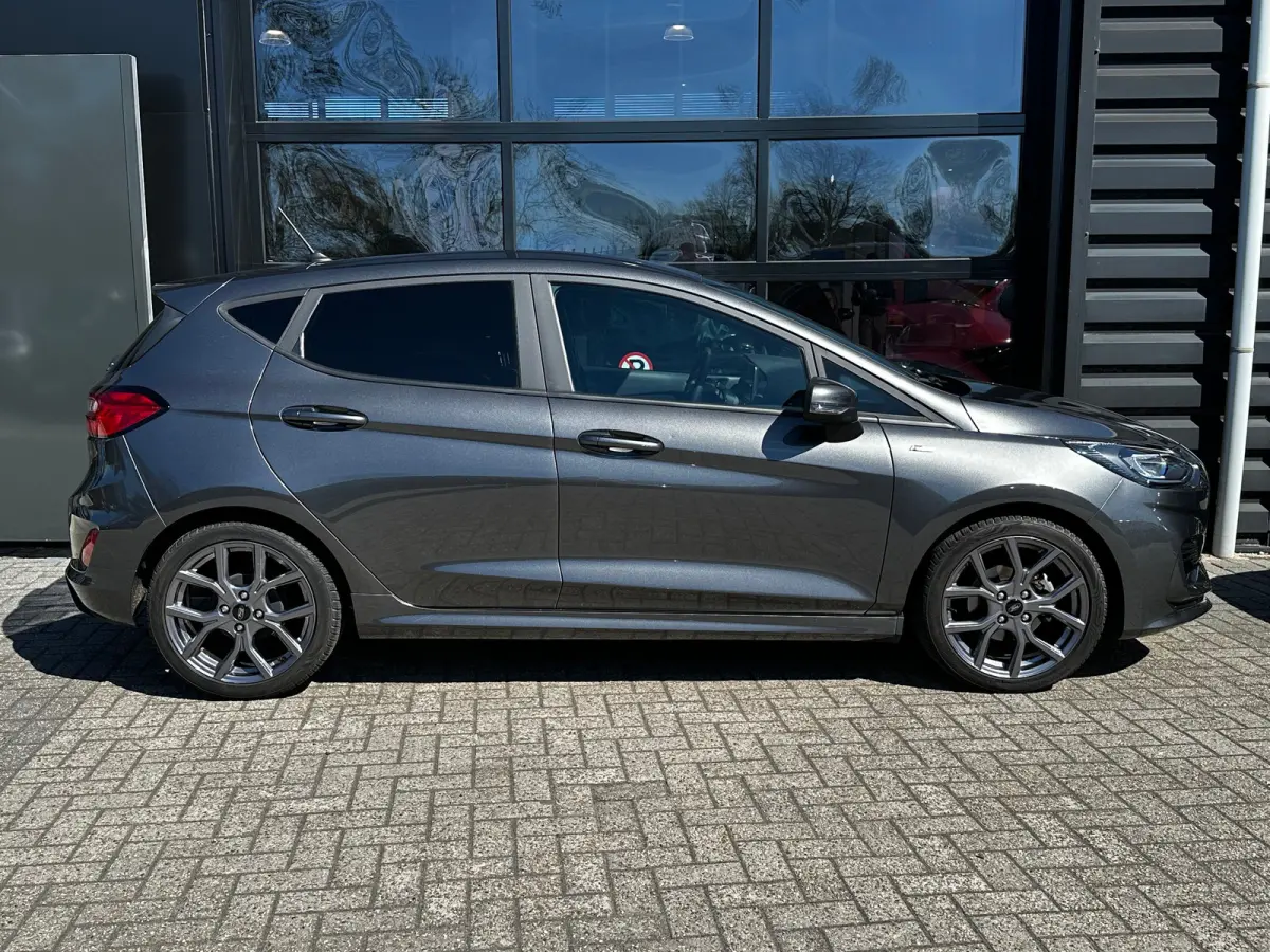 1.0 125 PK Hybrid ST-Line | STUUR, STOEL EN VOORRUITVERWARMING| KEYLESS ENTRY & START| ADAPTIEVE LED KOPLAMPEN| DAB| APPLE CARPLAY/ANDROID AUTO|