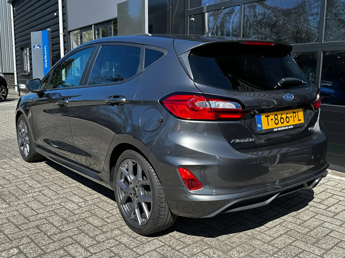 1.0 125 PK Hybrid ST-Line | STUUR, STOEL EN VOORRUITVERWARMING| KEYLESS ENTRY & START| ADAPTIEVE LED KOPLAMPEN| DAB| APPLE CARPLAY/ANDROID AUTO|