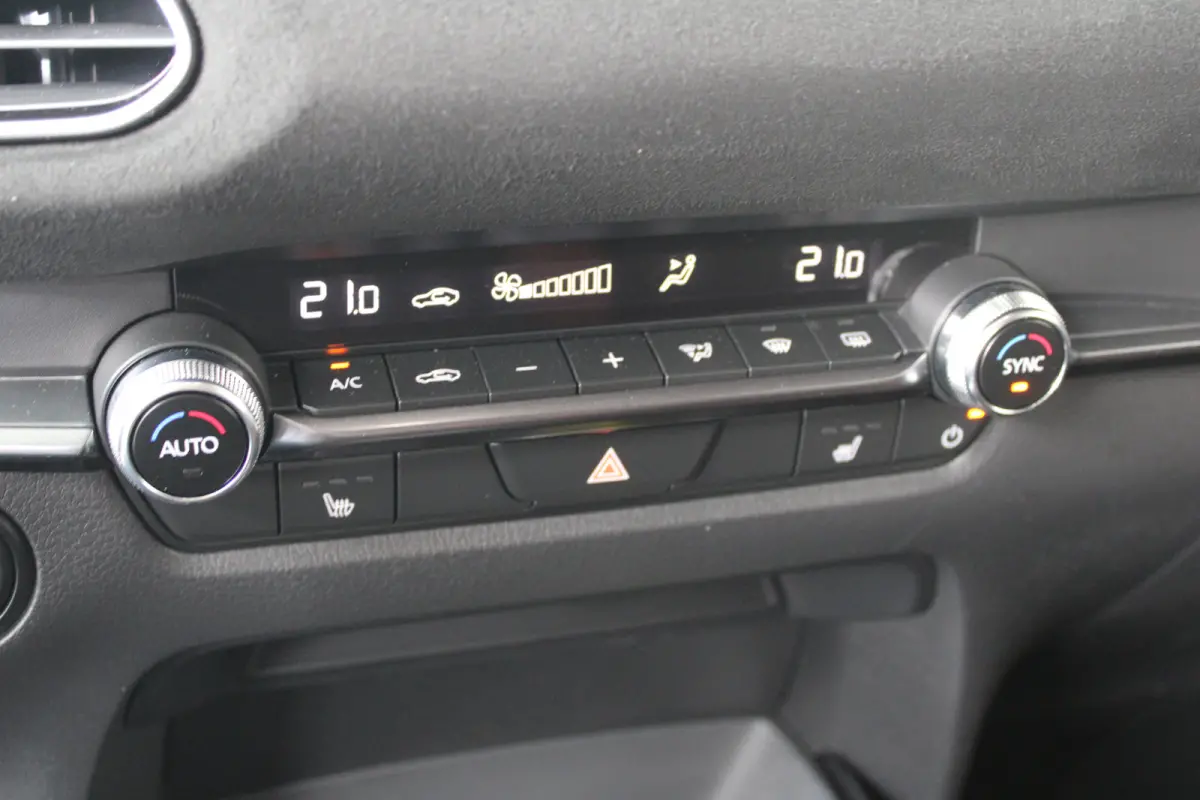 2.0 e-SkyActiv-X M Hybrid Nagisa | Navigatie | Camera | Head-up display | Stoelverwarming | Keyless |