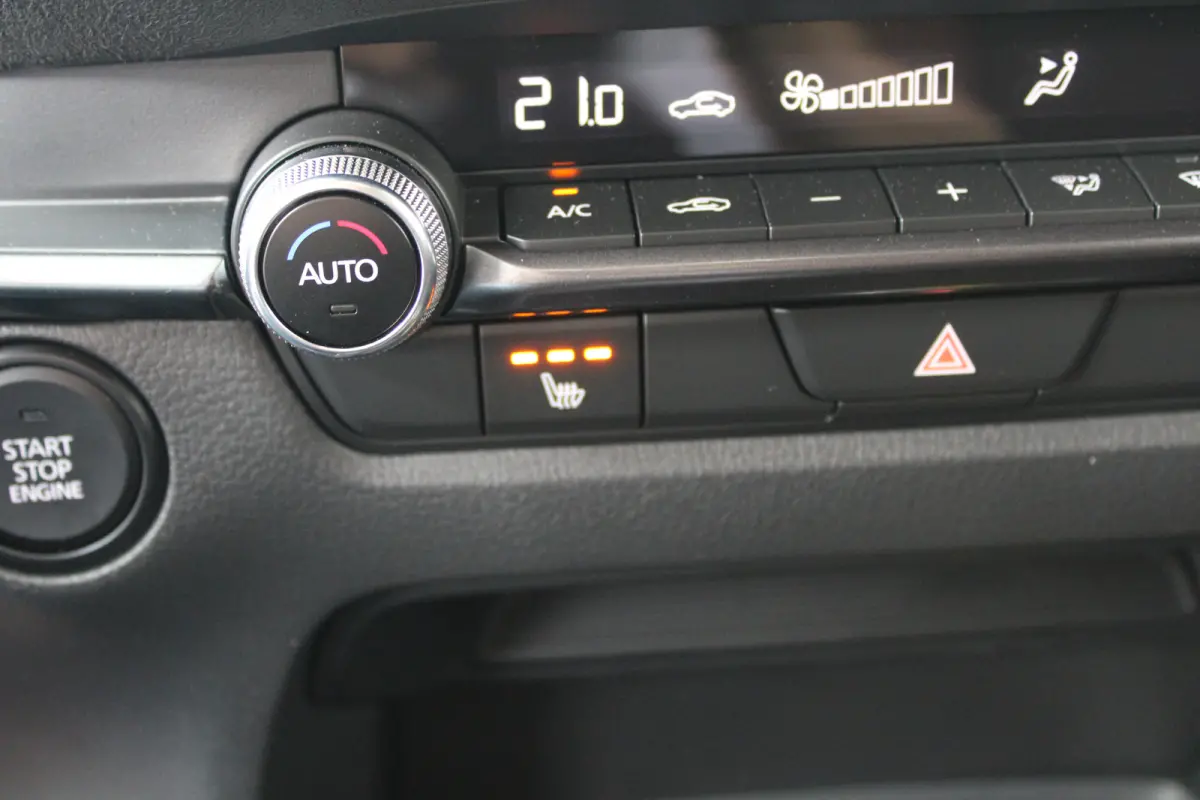 2.0 e-SkyActiv-X M Hybrid Nagisa | Navigatie | Camera | Head-up display | Stoelverwarming | Keyless |