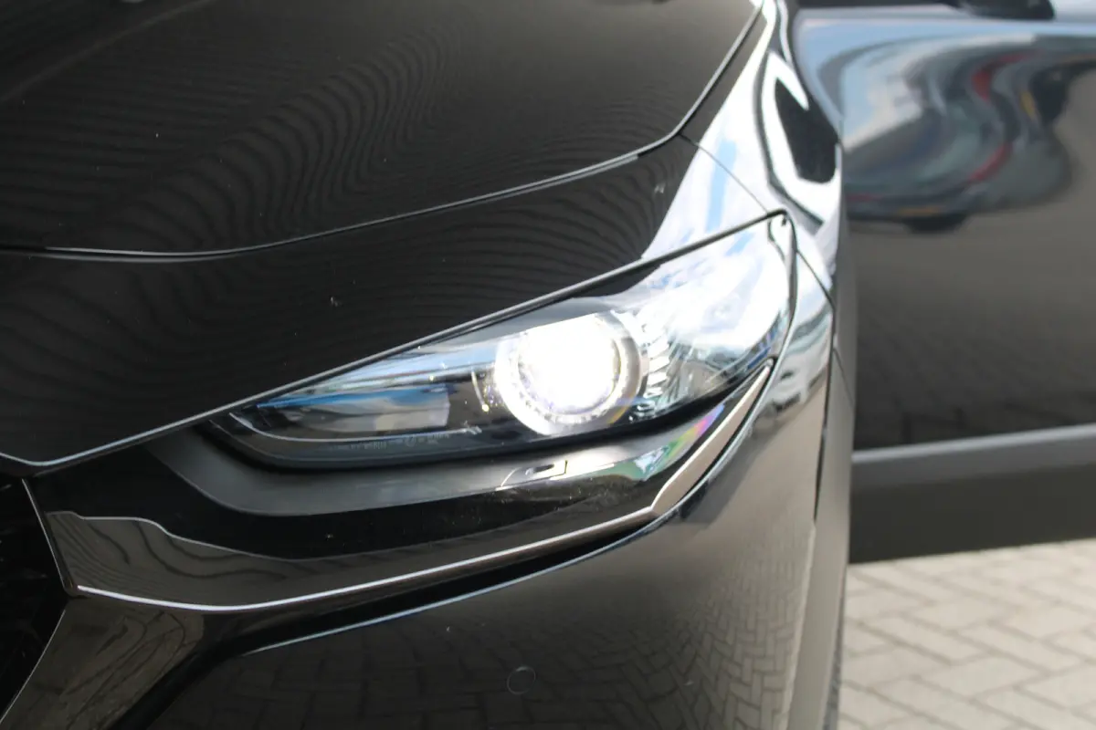 2.0 e-SkyActiv-X M Hybrid Nagisa | Navigatie | Camera | Head-up display | Stoelverwarming | Keyless |