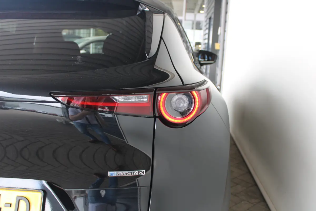 2.0 e-SkyActiv-X M Hybrid Nagisa | Navigatie | Camera | Head-up display | Stoelverwarming | Keyless |