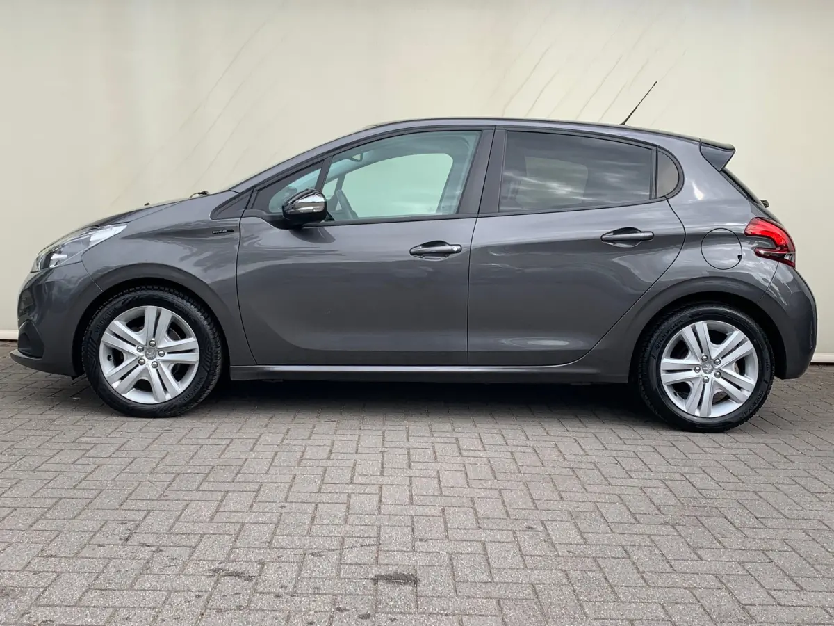 1.2 PureTech Signature Airco | AppleCarplay/ Andoird Auto | Cruise Control | Camera | DAB | LMV 16" | Navi | PDC Achter |