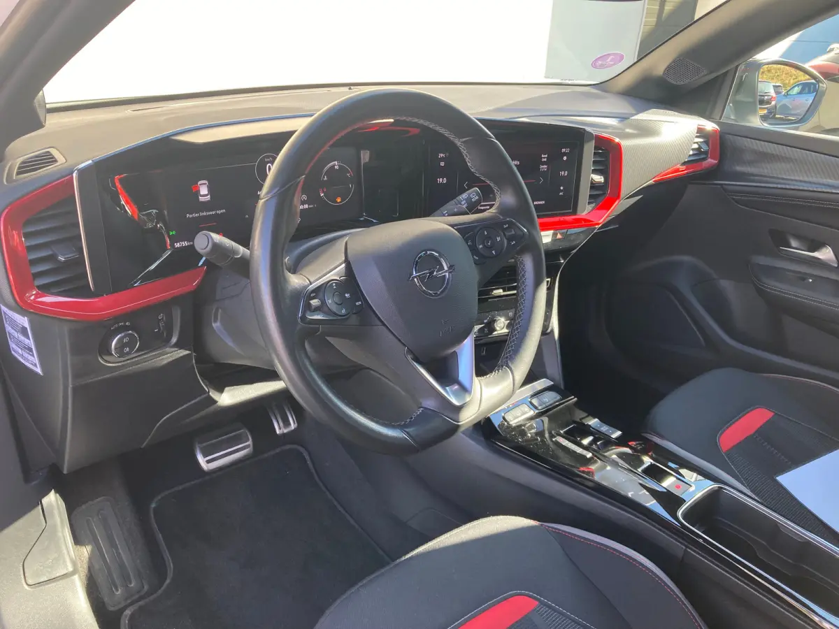 1.2 Turbo GS Line Airco | Camera | Cruise Adaptief | Dode Hoek | Keyless | LED | LMV 18" | Navi | PDC V&A | Stoelverwarming |