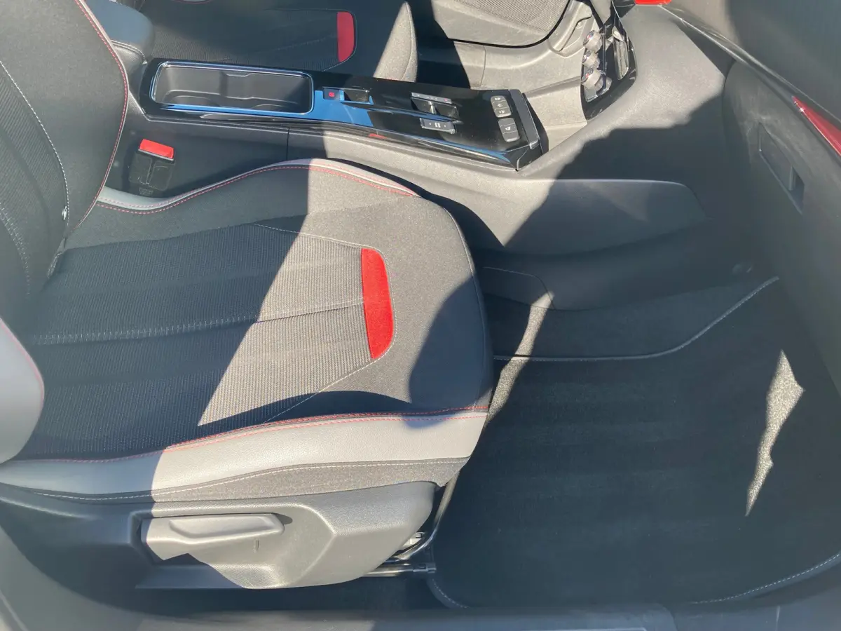1.2 Turbo GS Line Airco | Camera | Cruise Adaptief | Dode Hoek | Keyless | LED | LMV 18" | Navi | PDC V&A | Stoelverwarming |