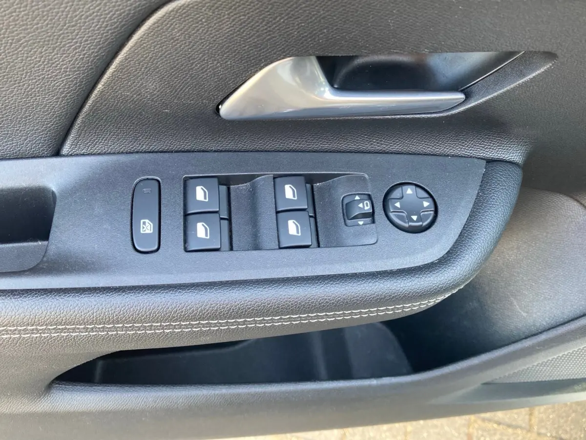1.2 Turbo GS Line Airco | Camera | Cruise Adaptief | Dode Hoek | Keyless | LED | LMV 18" | Navi | PDC V&A | Stoelverwarming |
