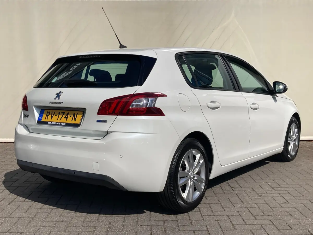 1.2 PureTech Style Airco | Cruise Control | DAB | LMV 16" | PDC Achter | Navi | D-Riem vervangen! |