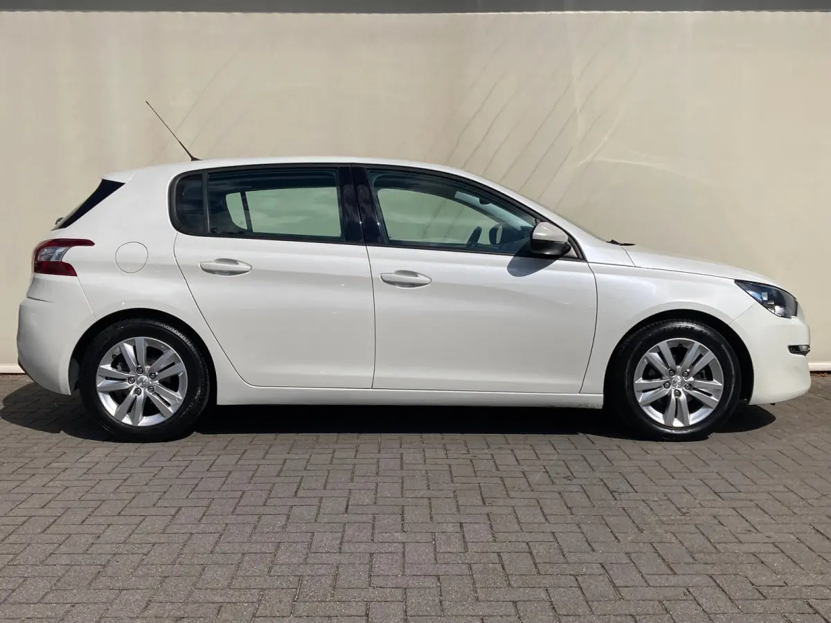 1.2 PureTech Style Airco | Cruise Control | DAB | LMV 16" | PDC Achter | Navi | D-Riem vervangen! |