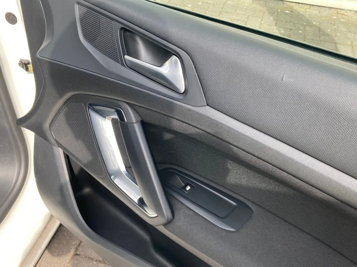 1.2 PureTech Style Airco | Cruise Control | DAB | LMV 16" | PDC Achter | Navi | D-Riem vervangen! |