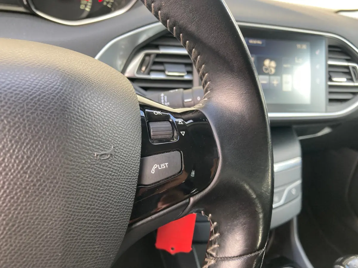 1.2 PureTech Style Airco | Cruise Control | DAB | LMV 16" | PDC Achter | Navi | D-Riem vervangen! |