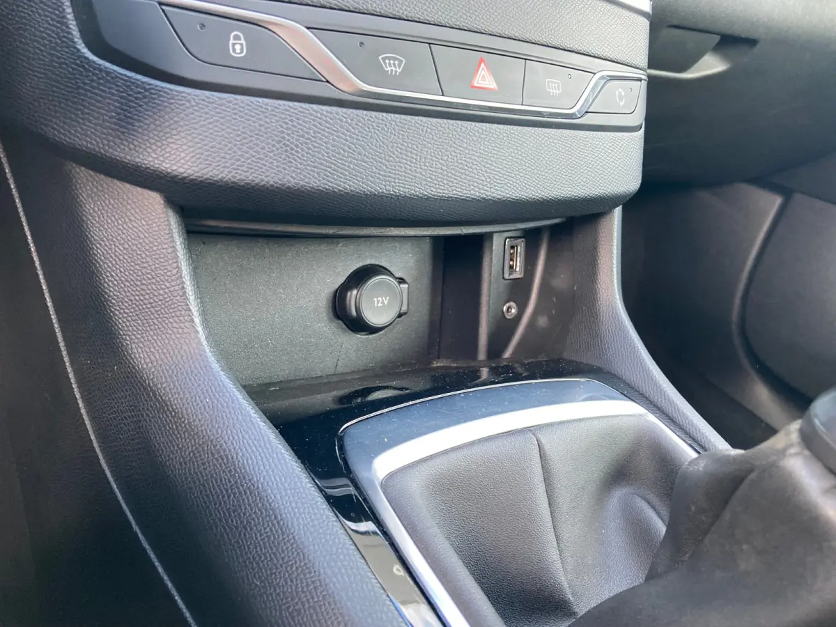 1.2 PureTech Style Airco | Cruise Control | DAB | LMV 16" | PDC Achter | Navi | D-Riem vervangen! |