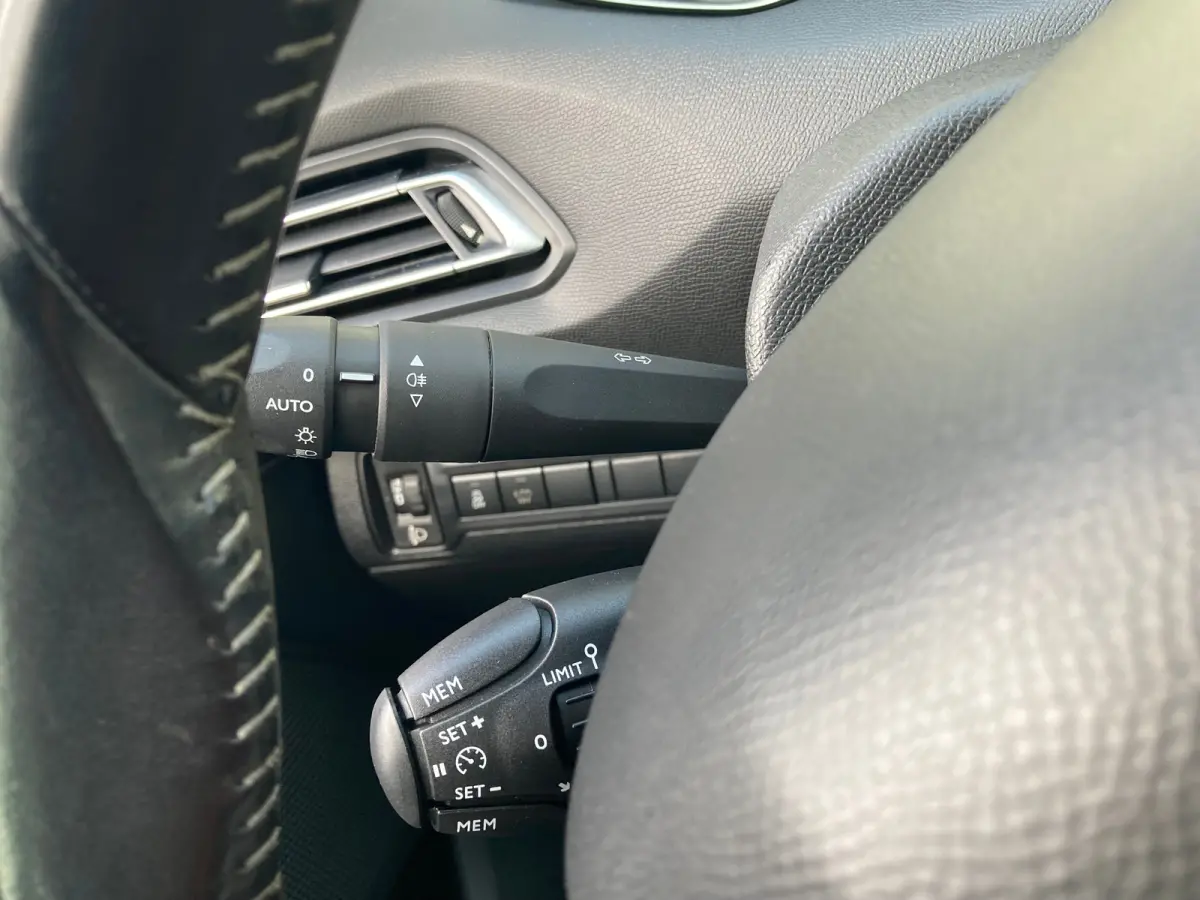 1.2 PureTech Style Airco | Cruise Control | DAB | LMV 16" | PDC Achter | Navi | D-Riem vervangen! |