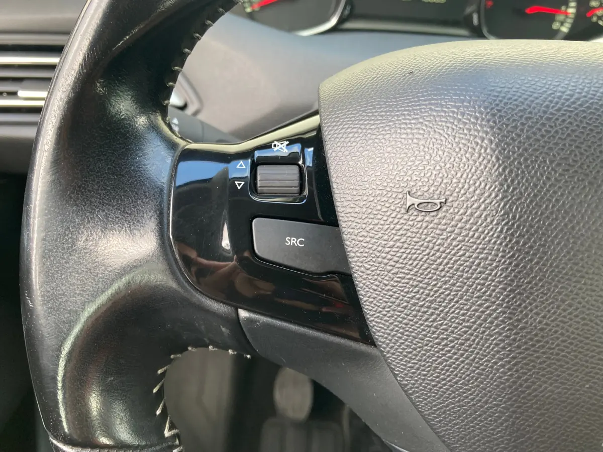 1.2 PureTech Style Airco | Cruise Control | DAB | LMV 16" | PDC Achter | Navi | D-Riem vervangen! |