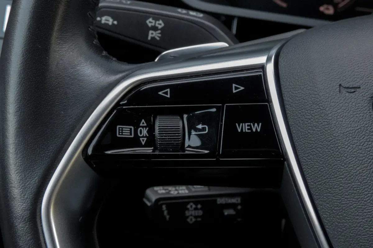 E-tron 55 quattro advanced Pro Line Plus 95 kWh |SOH 90% | Trekhaak | Pano | ACC | B&O | Head Up