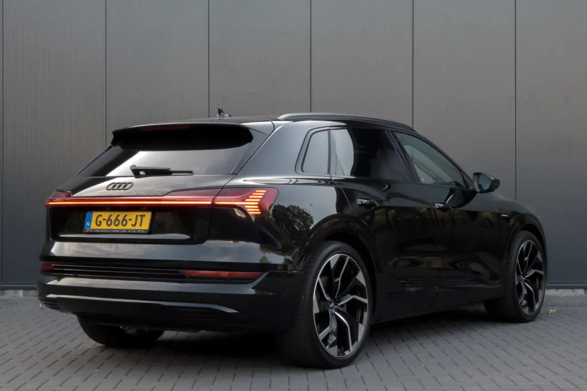 E-tron 55 quattro advanced Pro Line Plus 95 kWh |SOH 90% | Trekhaak | Pano | ACC | B&O | Head Up