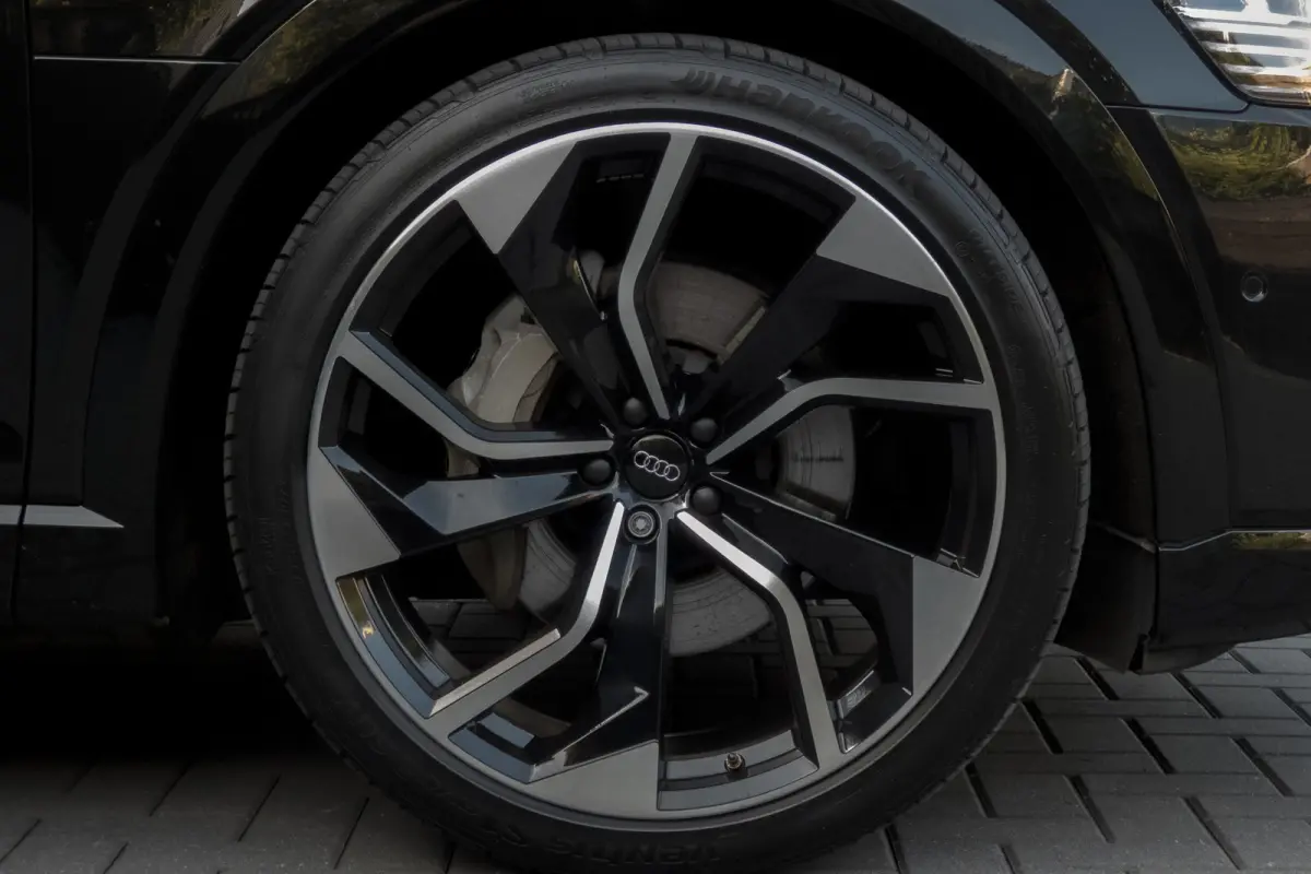 E-tron 55 quattro advanced Pro Line Plus 95 kWh |SOH 90% | Trekhaak | Pano | ACC | B&O | Head Up