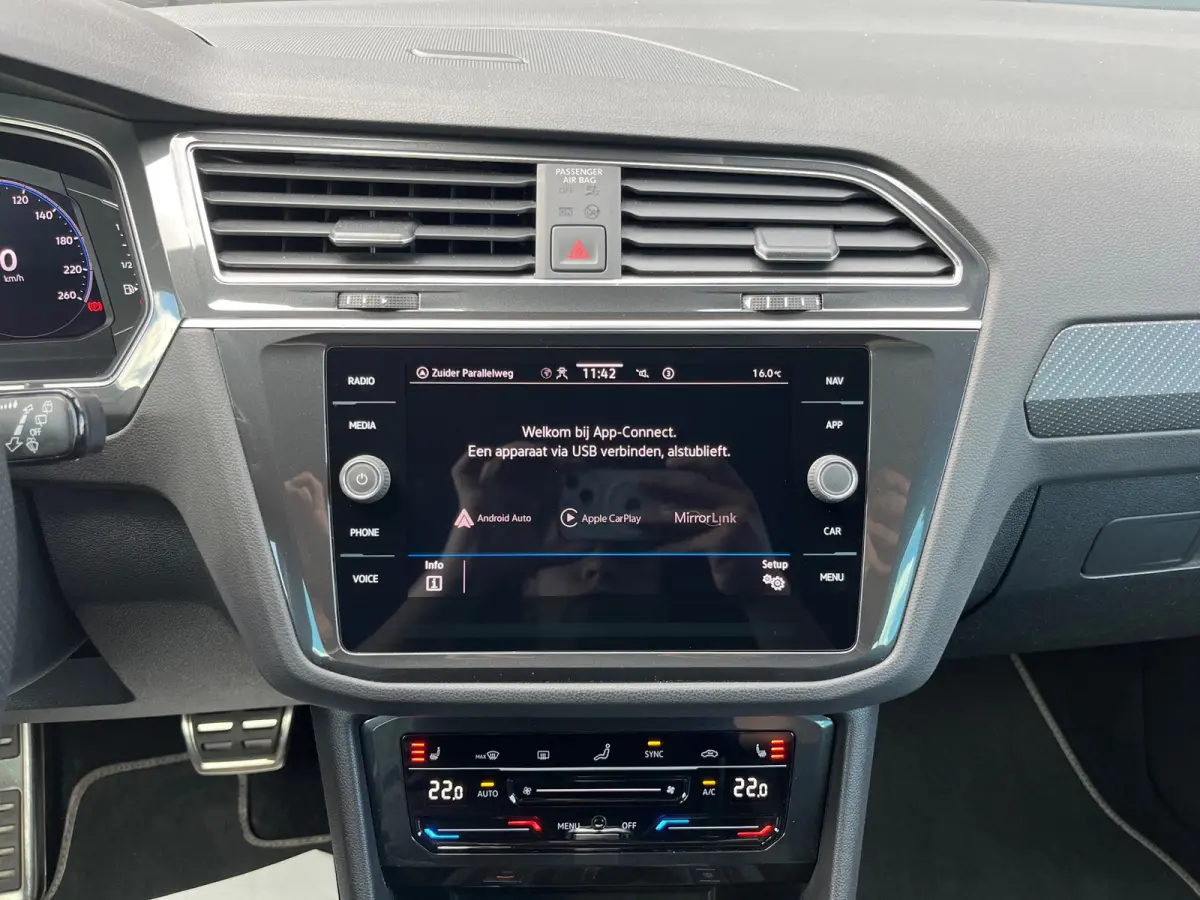 1.5 TSI R-Line Business+ NL.Auto/Panoramadak/Trekhaak/20Inch/Camera/Alcantara/IQ Light/1Ste Eigenaar!!