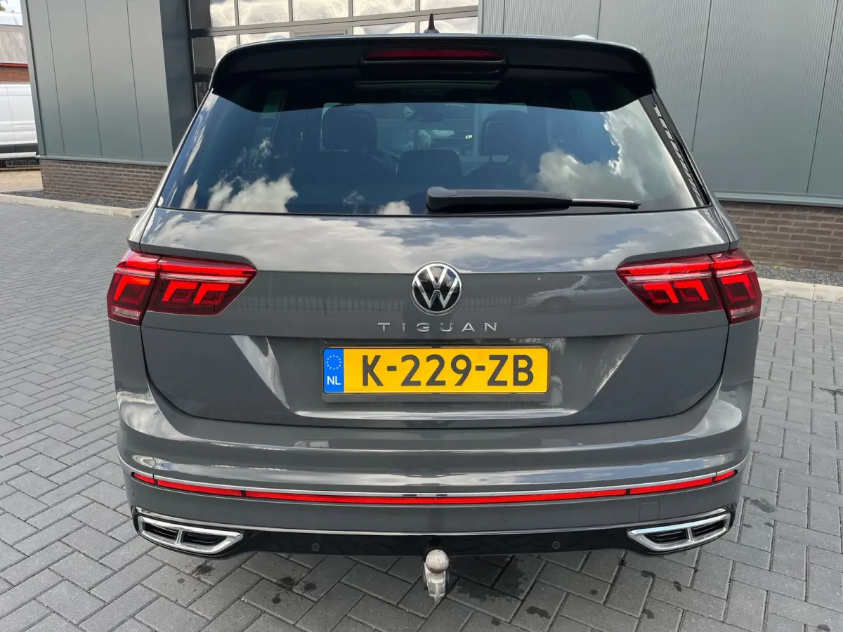 1.5 TSI R-Line Business+ NL.Auto/Panoramadak/Trekhaak/20Inch/Camera/Alcantara/IQ Light/1Ste Eigenaar!!