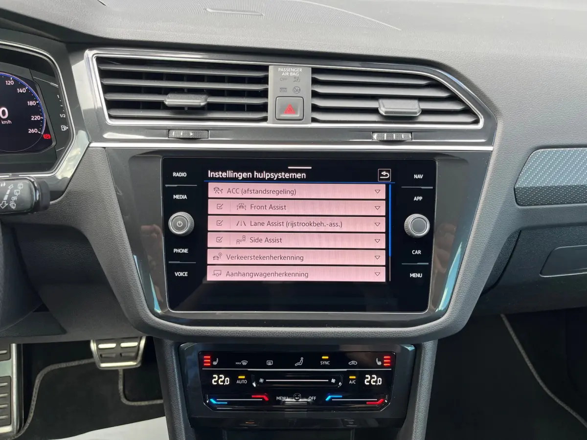 1.5 TSI R-Line Business+ NL.Auto/Panoramadak/Trekhaak/20Inch/Camera/Alcantara/IQ Light/1Ste Eigenaar!!