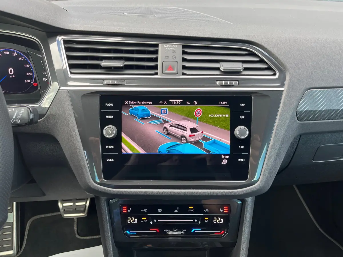 1.5 TSI R-Line Business+ NL.Auto/Panoramadak/Trekhaak/20Inch/Camera/Alcantara/IQ Light/1Ste Eigenaar!!