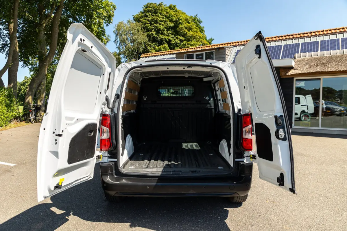 1.2 PureTech Premium Airco I Cruise I Android I CarPlay I Parkeersensoren I Navigatie I NAP I NL Auto I 1e Eig