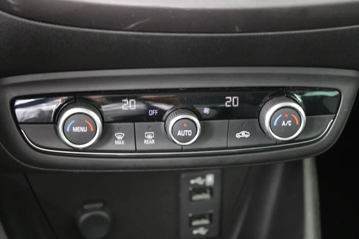 1.2 Turbo Innovation | Navigatie | Achteruitrijcamera | Dodehoek-detectie | Climate control |
