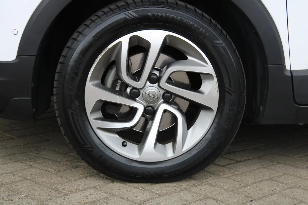 1.2 Turbo Innovation | Navigatie | Achteruitrijcamera | Dodehoek-detectie | Climate control |