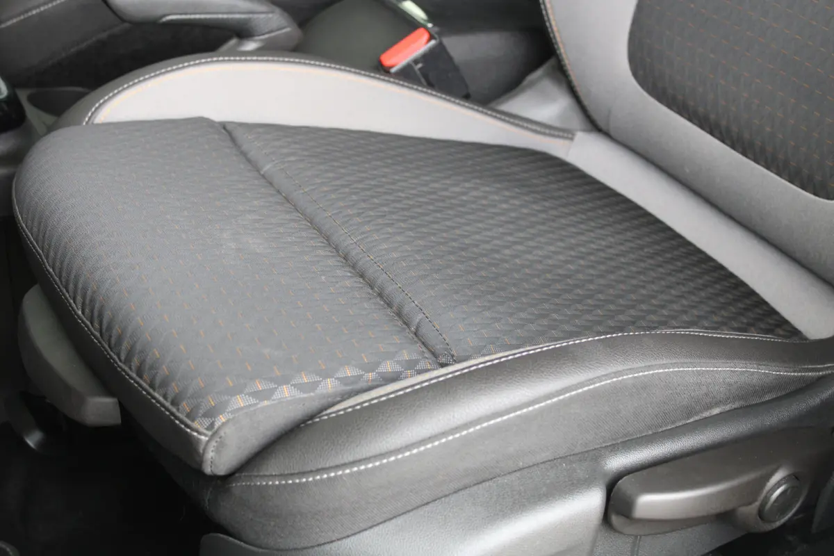 1.2 Turbo Innovation | Navigatie | Achteruitrijcamera | Dodehoek-detectie | Climate control |