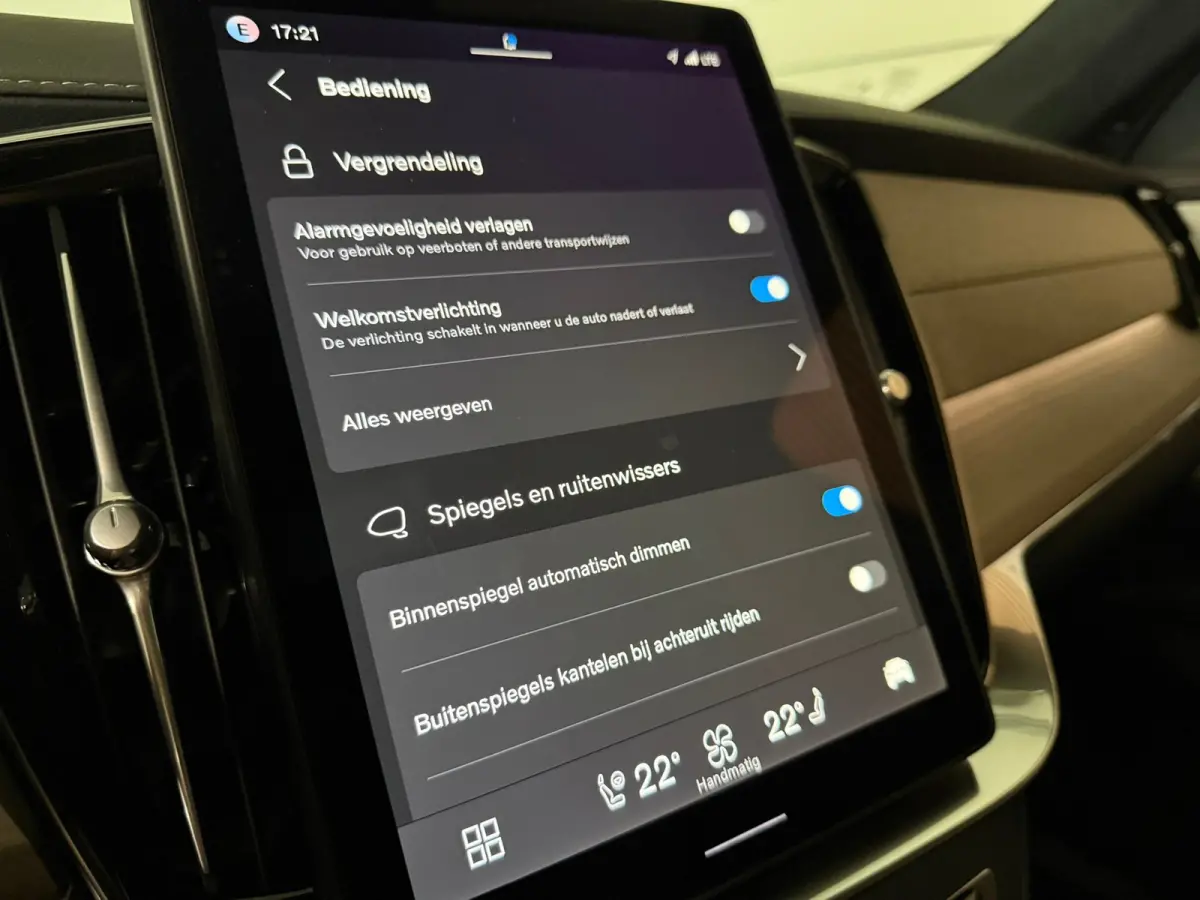 T8 AWD Recharge Ultra Executive Edit. | Full Option! | Bowers & Wilkins | Luchtvering | Stoelventilatie | Trekhaak | 360 Camera | Head-Up Display | Stoelmassage | 455pk | Adaptieve Cruise Co