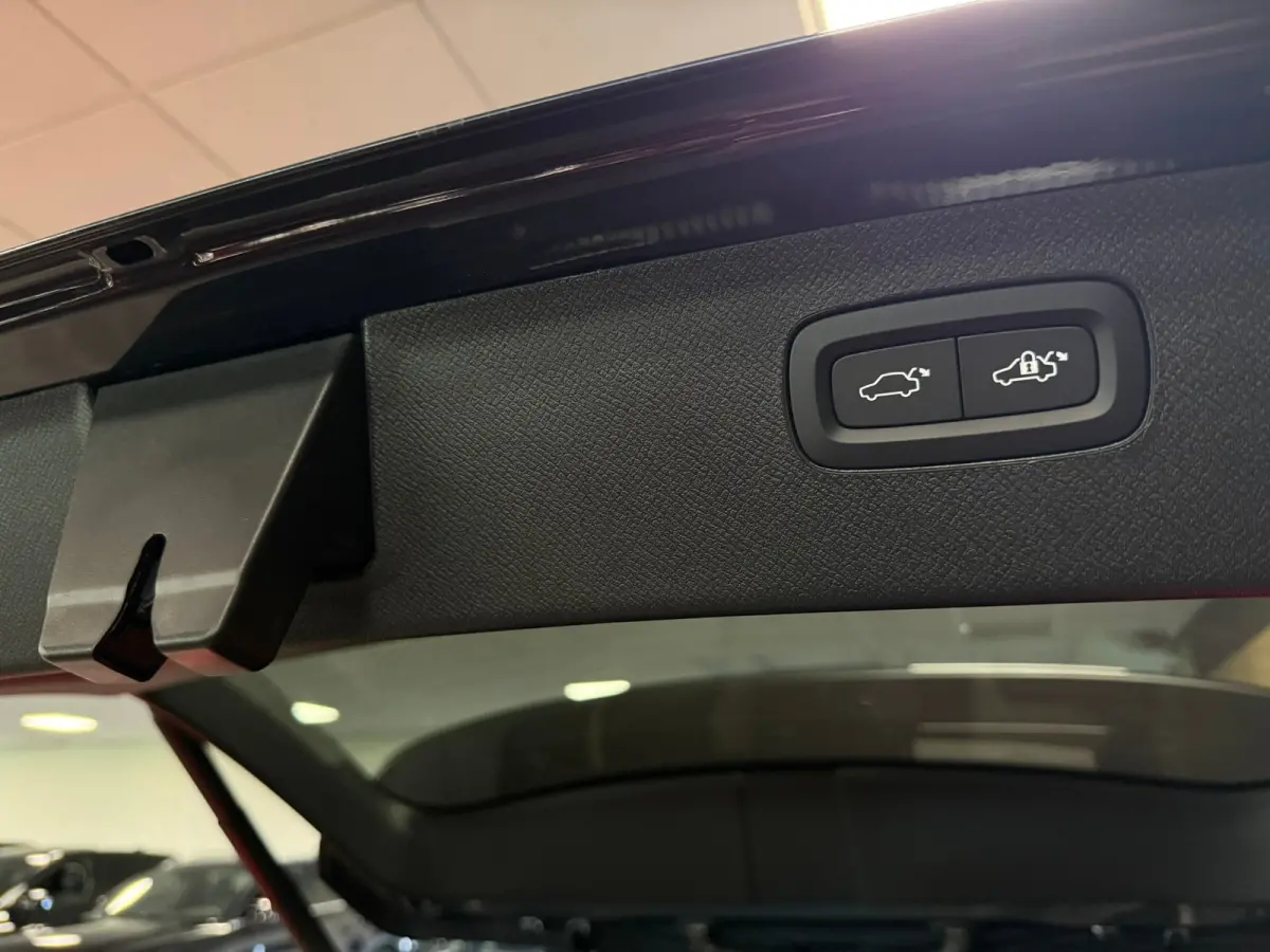T8 AWD Recharge Ultra Executive Edit. | Full Option! | Bowers & Wilkins | Luchtvering | Stoelventilatie | Trekhaak | 360 Camera | Head-Up Display | Stoelmassage | 455pk | Adaptieve Cruise Co