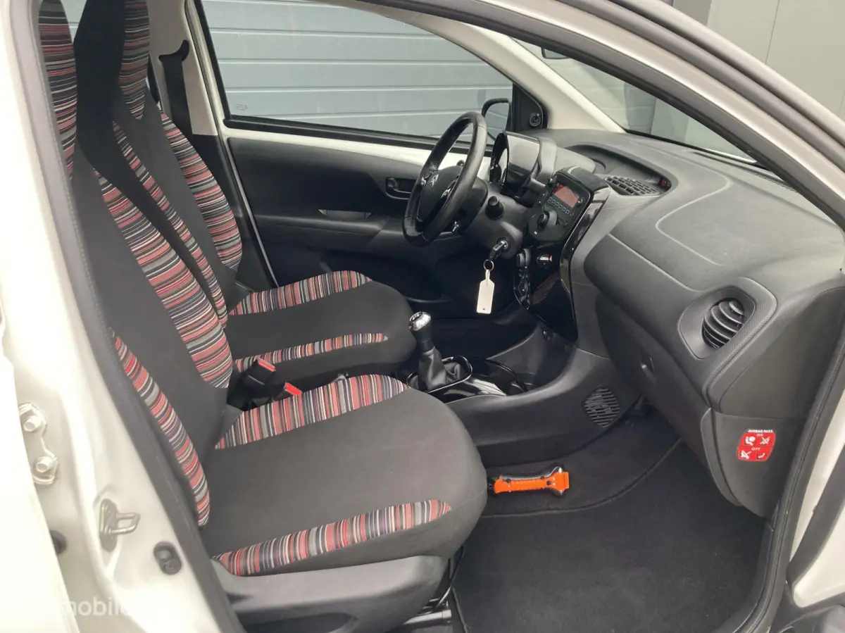 1.0 VTi Feel A/C |Bluetooth| Isofix|