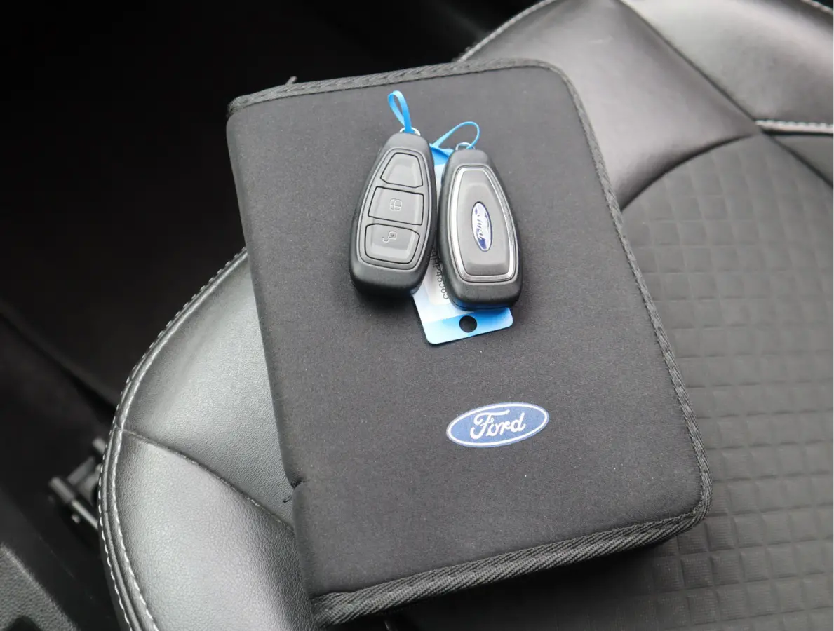 1.0 EcoBoost Titanium Navi / Stoelverw / Keyless / Pdc / Volledig jaar Apk / Volledig onderhouden