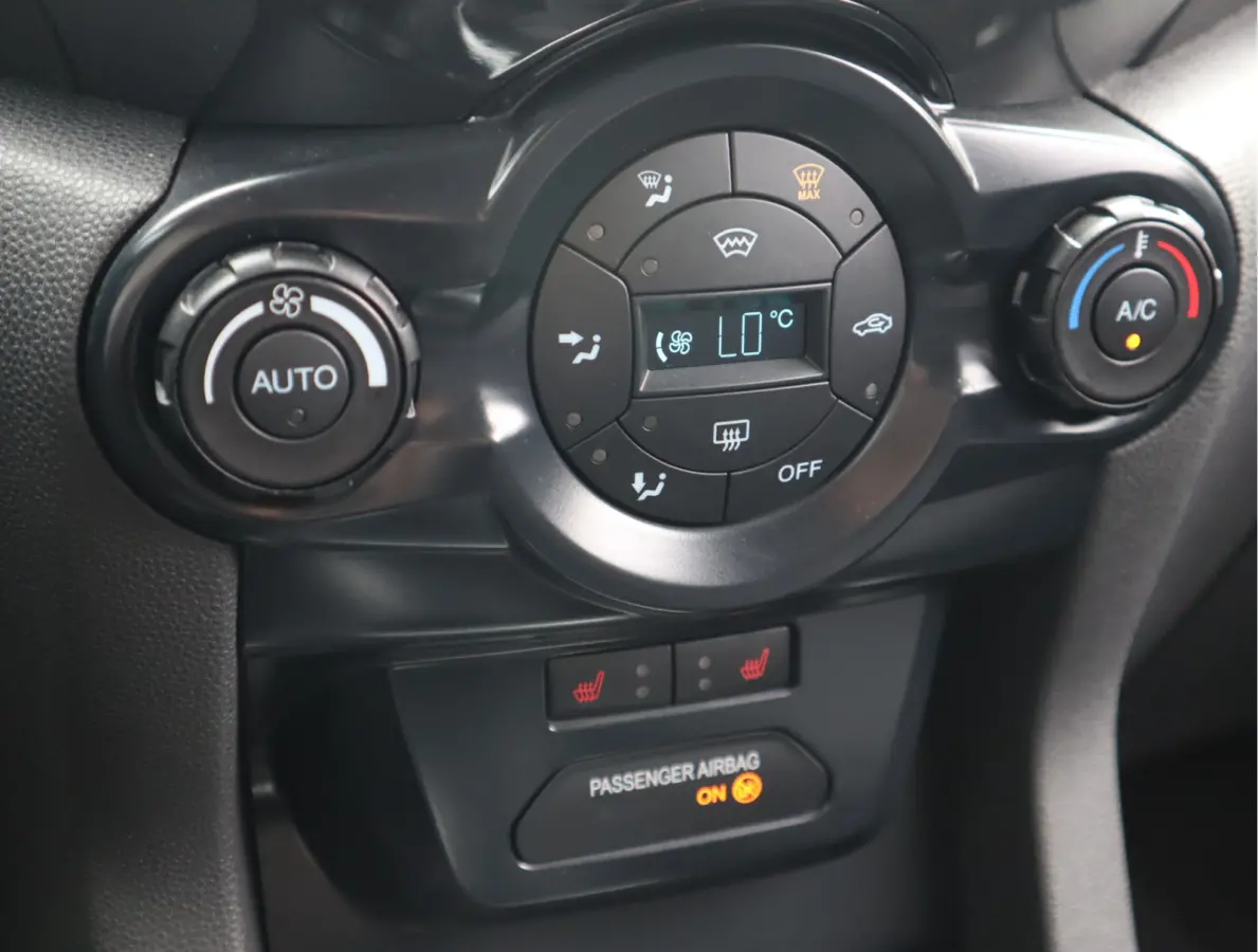 1.0 EcoBoost Titanium Navi / Stoelverw / Keyless / Pdc / Volledig jaar Apk / Volledig onderhouden