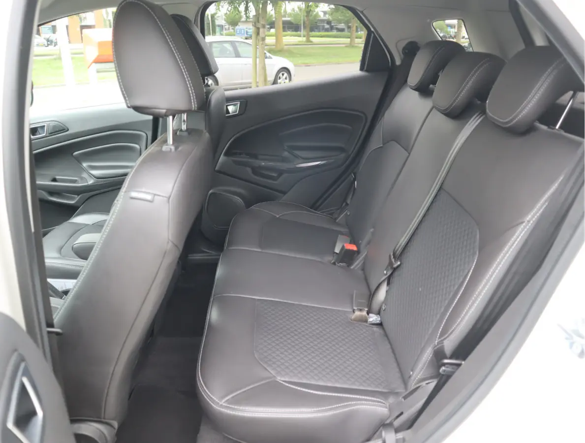 1.0 EcoBoost Titanium Navi / Stoelverw / Keyless / Pdc / Volledig jaar Apk / Volledig onderhouden
