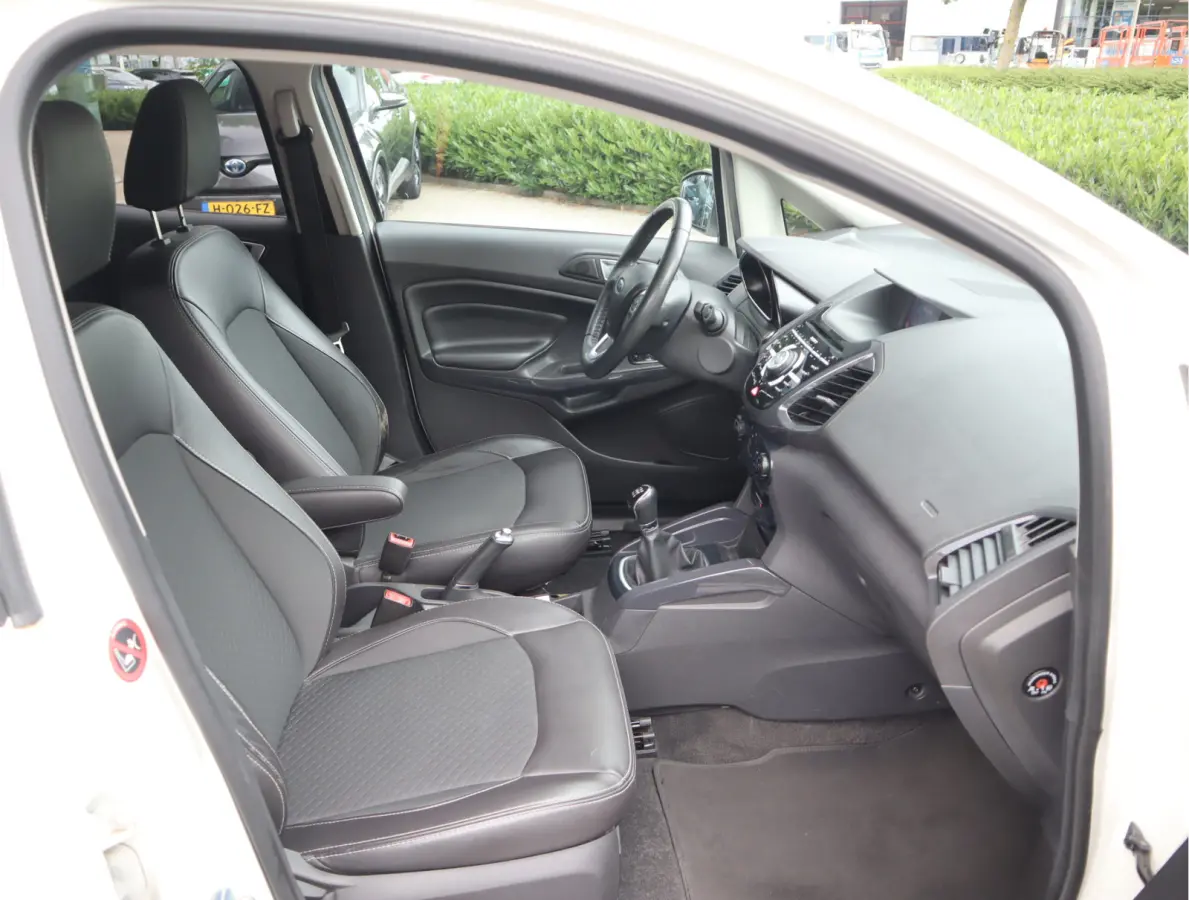 1.0 EcoBoost Titanium Navi / Stoelverw / Keyless / Pdc / Volledig jaar Apk / Volledig onderhouden