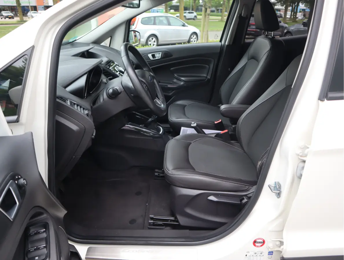 1.0 EcoBoost Titanium Navi / Stoelverw / Keyless / Pdc / Volledig jaar Apk / Volledig onderhouden