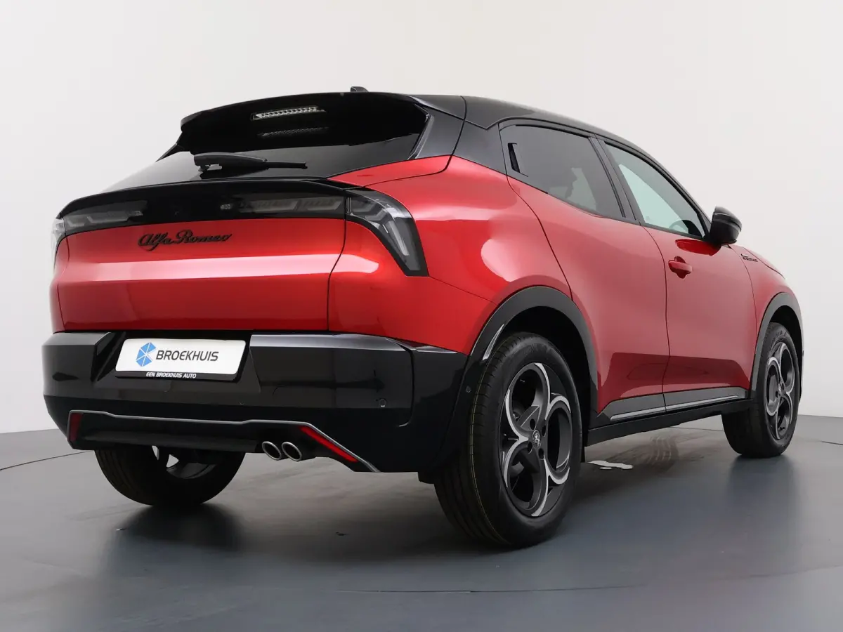 1.2 Turbo Hybrid Ibrida Sport Speciale | Achterbank in delen neerklapbaar | Achteruitrijcamera | Airco (automatisch)