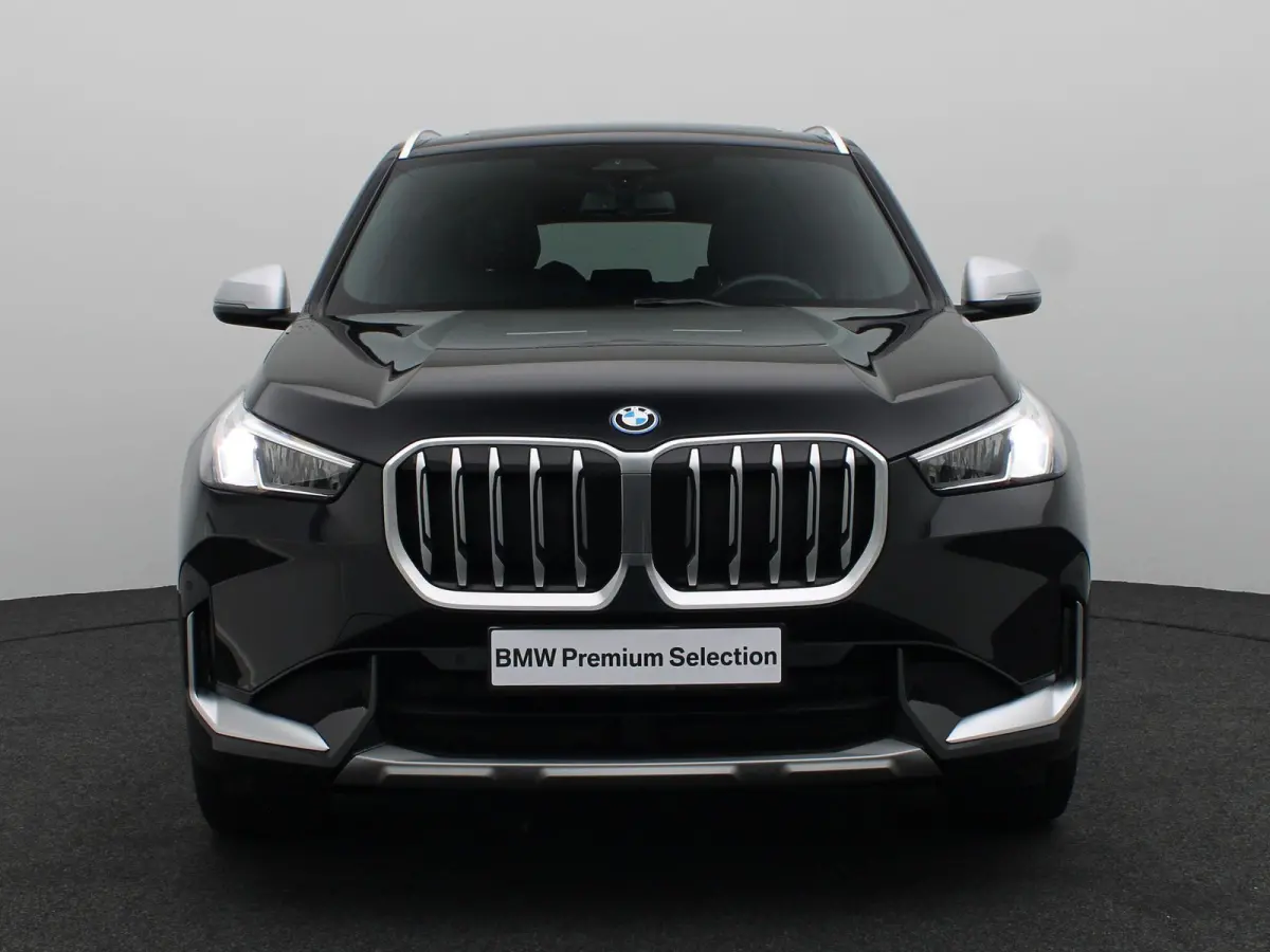 xDrive25e Travel Pack | xLine | Trekhaak | Panoramadak | Sportstoelen | 19''