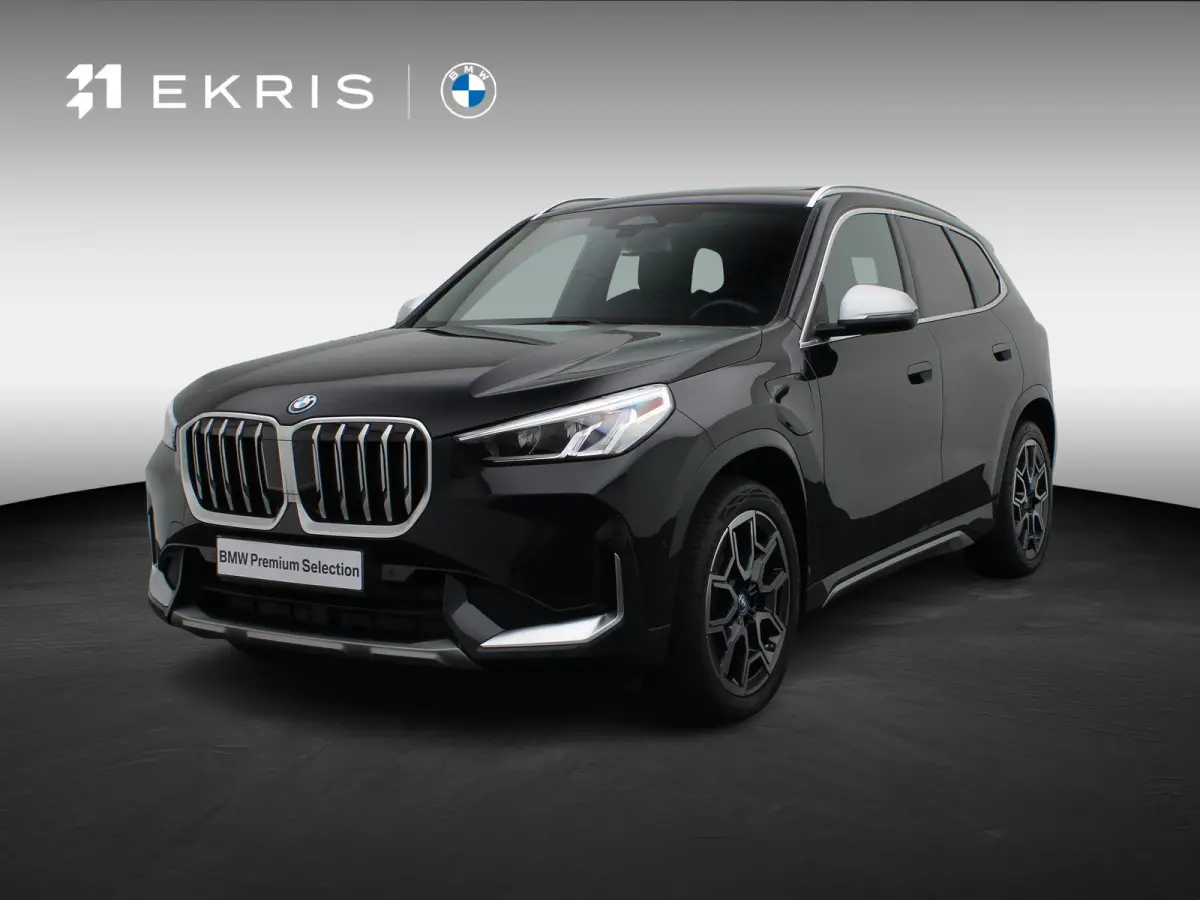 xDrive25e Travel Pack | xLine | Trekhaak | Panoramadak | Sportstoelen | 19''