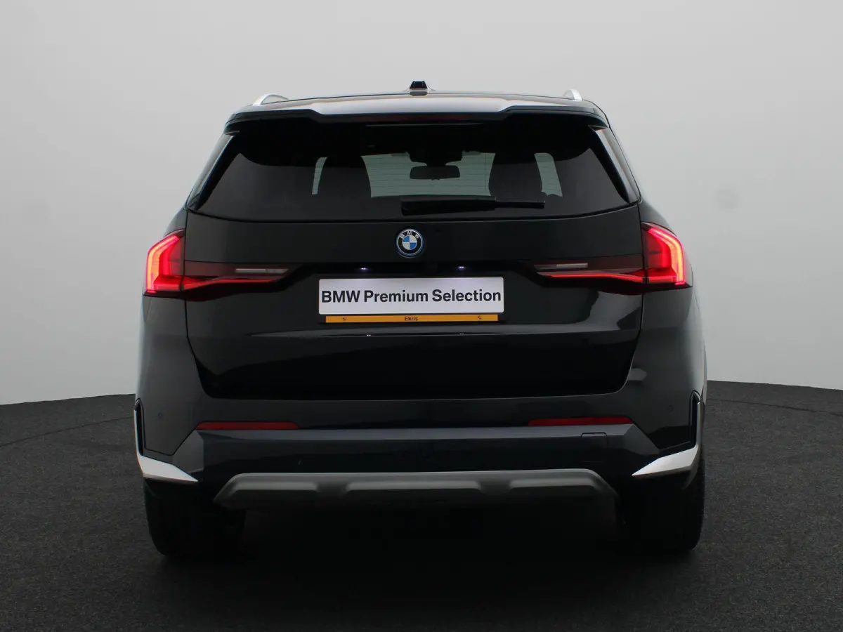 xDrive25e Travel Pack | xLine | Trekhaak | Panoramadak | Sportstoelen | 19''