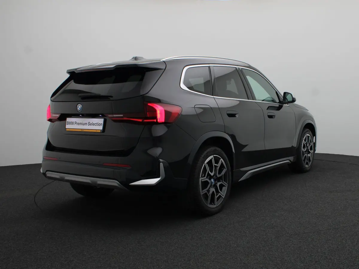 xDrive25e Travel Pack | xLine | Trekhaak | Panoramadak | Sportstoelen | 19''