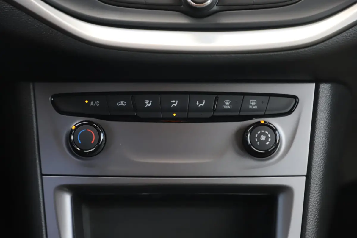 1.2 Edition 110PK Trekhaak Navigatie Carplay Android LMV Airco Cruise Control