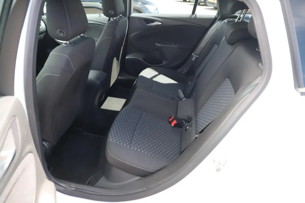 1.2 Edition 110PK Trekhaak Navigatie Carplay Android LMV Airco Cruise Control