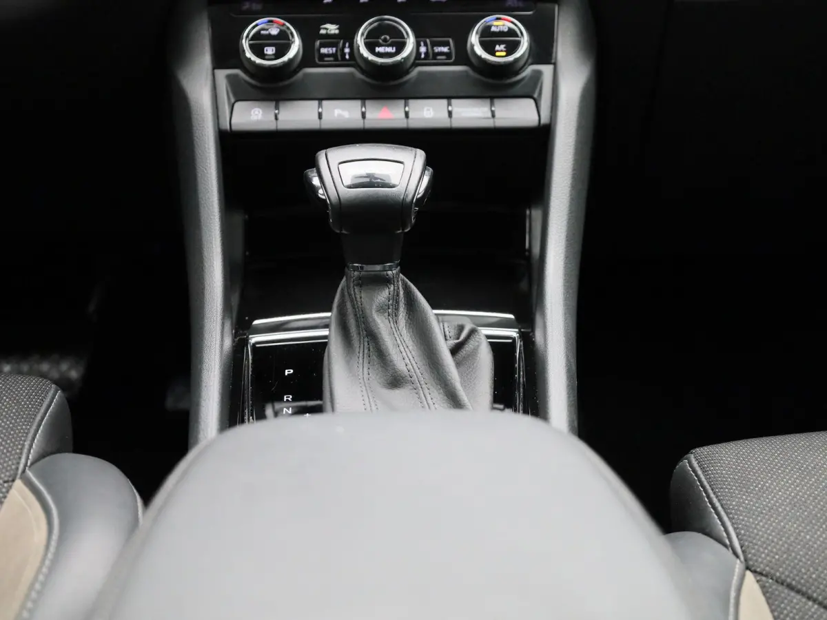 1.5 TSI Business Edition | Automaat | Navigatie | Apple Carplay / Android Auto | DAB | Camera | Half Leder | Cruise Control | Lichtmetalen Velgen |