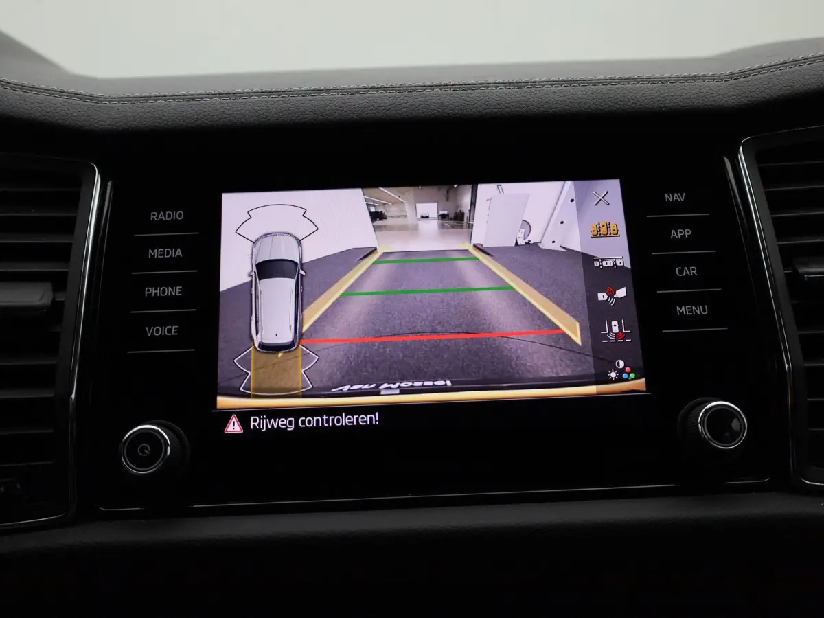 1.5 TSI Business Edition | Automaat | Navigatie | Apple Carplay / Android Auto | DAB | Camera | Half Leder | Cruise Control | Lichtmetalen Velgen |
