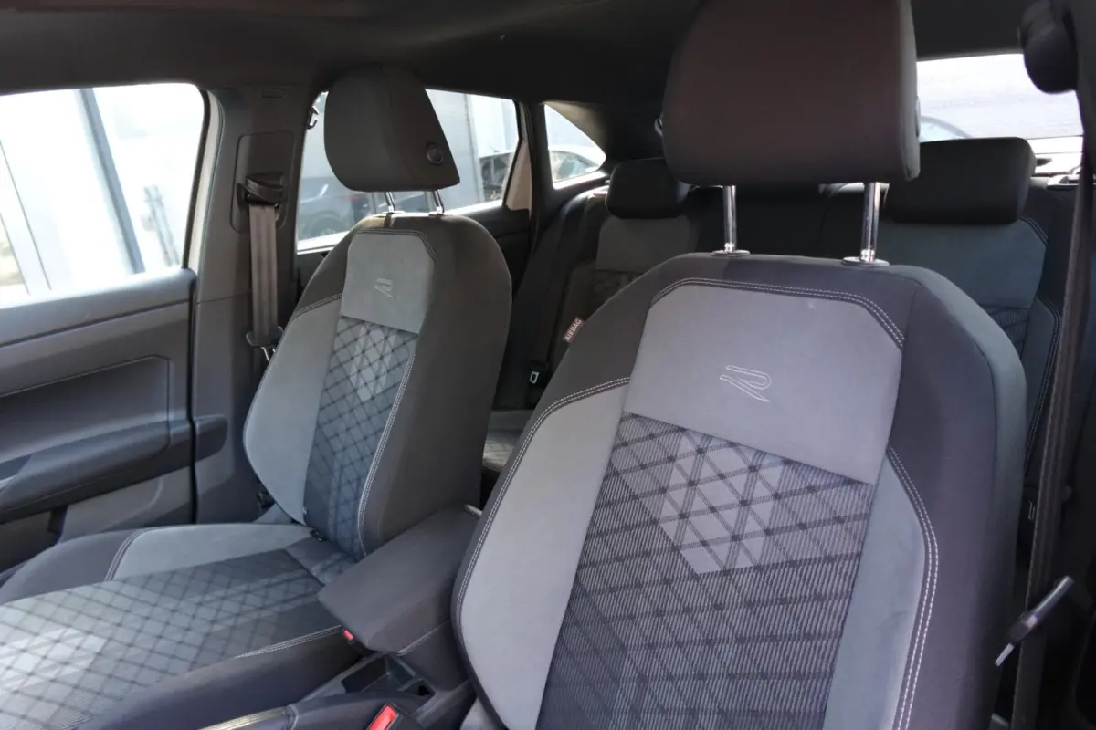 1.5 TSI R-Line PANO KEYLESS CAM
