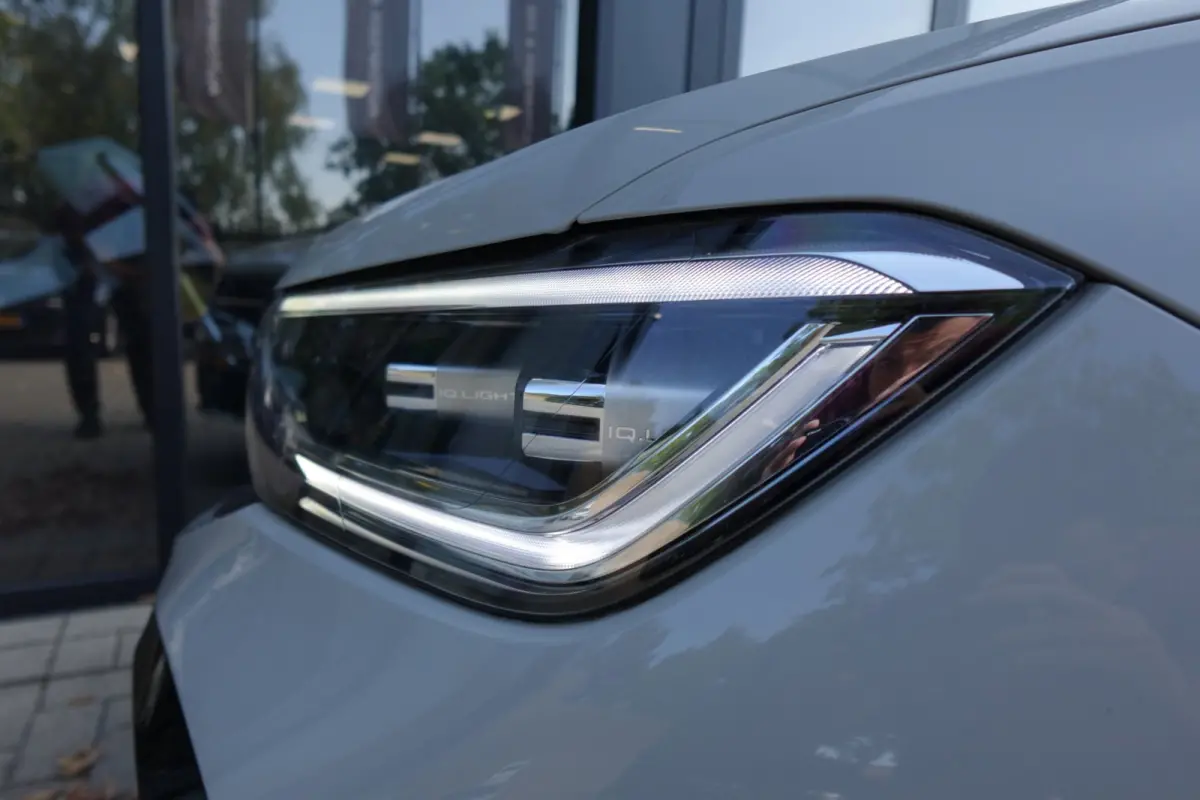 1.5 TSI R-Line PANO KEYLESS CAM
